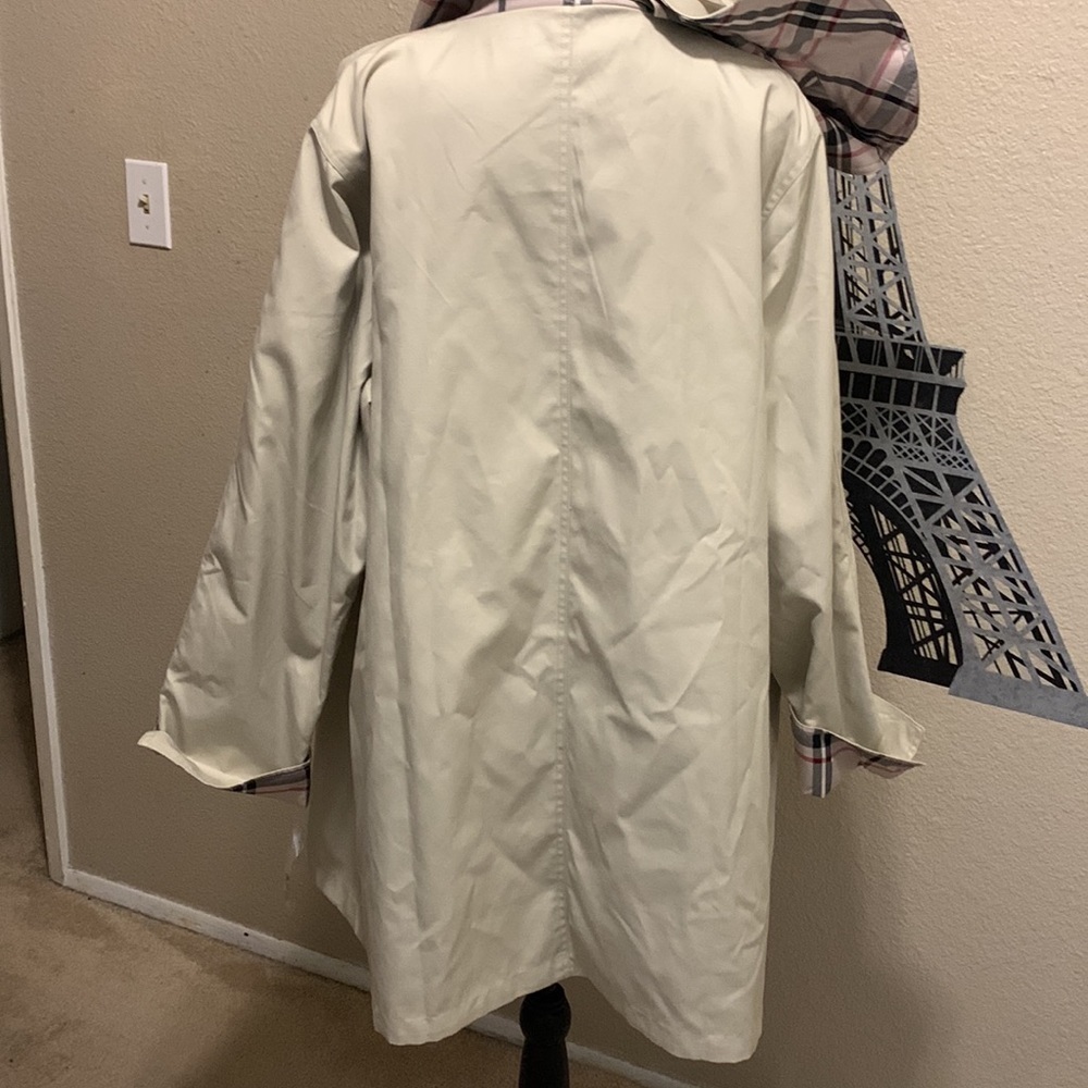 Women’s Reversible Jacket With Hat - Picture 2 of 3